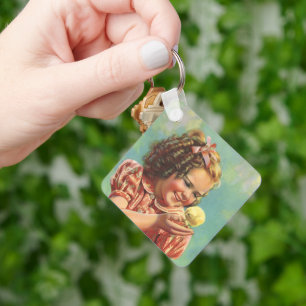 Chaveiro Menina Antiga com Pintinho, Criança Feliz Sorriden