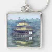 Mist no Pavilhão do Ouro no Templo Kinkakuji -