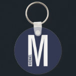 Chaveiro Monograma e Nome de Negrito Personalizado Moderno<br><div class="desc">Design de Monograma moderno com letra monográfica "M" personalizada e nome no estilo de letra sans sans moderno,  em negrito. Presente perfeito para ele,  presente de dia de os pais,  presente de padrinho de casamento e muito mais.</div>
