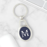 Chaveiro Monograma e Nome Personalizados Azul-marinho<br><div class="desc">Monograma personalizado e presentes de nome que apresentam monograma branco personalizado no estilo de letra serif clássico com caixa de nome no meio do monograma em fundo azul marinho. Perfeito como presentes de dia de os pais para pai,  obrigado que você dá para padrinhos de casamento e muito mais.</div>