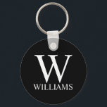 Chaveiro Monograma e Nome Personalizados Pretos<br><div class="desc">Monograma Personalizado e Dif de Nome apresentam monograma personalizado e nome no estilo de fonte de serif clássica em branco em fundo preto. Perfeito como presentes de férias, reunião familiar favorece e para quaisquer ocasiões especiais.</div>