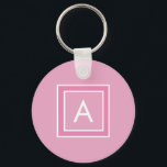 Chaveiro Monograma Moderno Personalizado<br><div class="desc">Este chaveiro de monograma personalizado moderno é uma forma perfeita de ajudá-lo a nunca mais colocar suas chaves em erro! Ele também faria um pequeno presente excelente para um membro da família ou amigo com o bônus adicional que você pode personalizá-lo com o seu começo e mudar a cor do...</div>