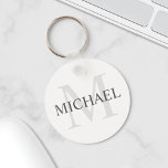 Chaveiro Monograma Personalizado Clássico e Nome<br><div class="desc">Monograma Personalizado e Presente de Nome apresenta o nome personalizado em cinza e monograma em cinza de luz como fundo, no estilo clássico da fonte serif, em fundo branco. Perfeito como presente de feriado, favores de reunião familiar, obrigado seu presente para padrinhos de casamento e presente para qualquer ocasião especial....</div>
