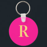 Chaveiro Monograma Personalizado Simples Moderno<br><div class="desc">Esta é uma design de monograma simples, moderna e personalizada. Este design de na moda está em cor-de-rosa quente com a tipografia do na moda. É perfeito para um presente personalizado ou ideal como um novo acessório bonito para você. Basta adicionar sua carta inicial digitando-a na caixa personalizar este texto....</div>
