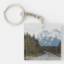 Montanhas cénicos da estrada da viagem por estrada