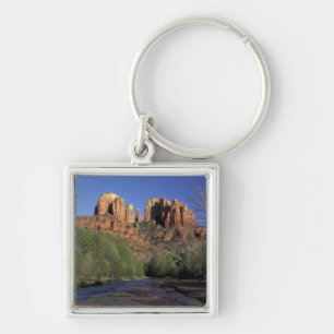 Chaveiro NA, EUA, Arizona, Sedona. Cathedral Rock e Oak