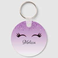 Na moda cor-de-rosa e olhos pretos ao soltar a bri