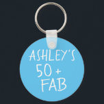 Chaveiro Na moda de Nome Moderno Azul 50 Fabuloso Aniversár<br><div class="desc">Chaveiro de aniversário moderno e na moda com 50 anos com o texto cinquenta e fabuloso em um roteiro elegante azul brilhante. Basta adicionar seu nome a este chaveiro personalizado de celebração de cinquenta anos. Presente perfeito de aniversário para um moderno, na moda e elegante de 50 anos. Desenvolvido exclusivamente...</div>