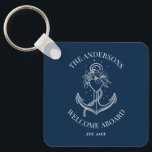 Chaveiro Nome da Família Azul Marinho Ancorante Náutica<br><div class="desc">Um chaveiro náutico azul marinho com âncora,  e as palavras "bem-vindo a bordo" com o seu nome familiar e data estabelecida. Sotaque bonito para o seu barco. Projetado para você pelo Blackberry Boulevard.</div>