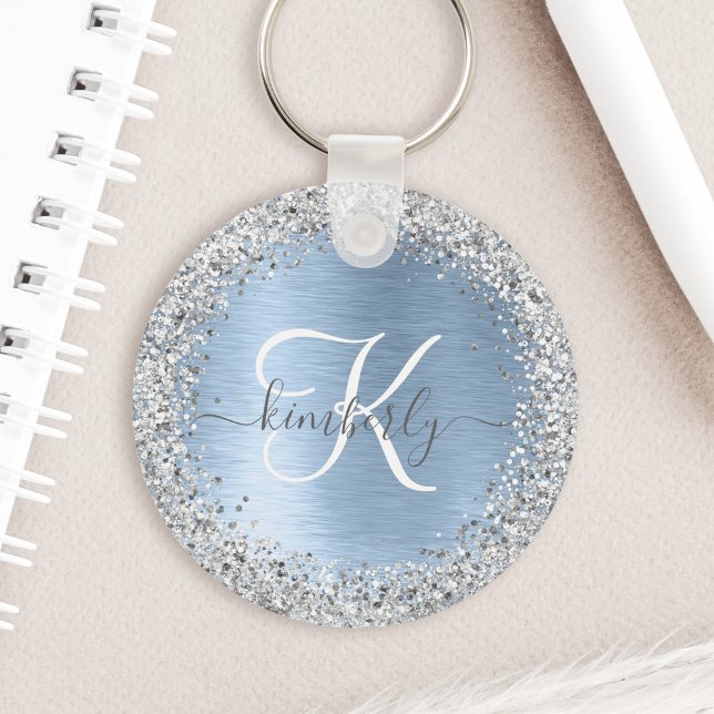 Chaveiro Nome do Monograma da Glitter de Prata de Metal Bru (This blue brushed metal glitter keychain is a chic and stylish way to personalize your keys)