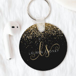 Chaveiro Nome do Monograma do Glitter Dourado<br><div class="desc">Chaveiro de Monograma Elegante Glitter Dourado Glam,  personalize facilmente este design de chaveiro chic de tendência com brilho brilhante de ouro elegante sobre fundo preto. O design apresenta seu monograma manuscrito com espirais bonito e seu nome.</div>