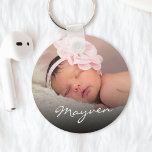 Chaveiro Nome Personalizado Foto do Bebê Script Glamoroso<br><div class="desc">Crie o seu próprio chaveiro redondo personalizado com o seu nome de script escrito à mão e a sua fotografia favorita.</div>