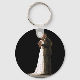 Chaveiro O amor está no ar, o primeiro Casal dança