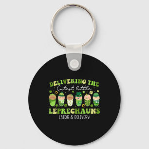 Chaveiro Oferecendo Pequenos Lepreches De Mão De Obra E Rua