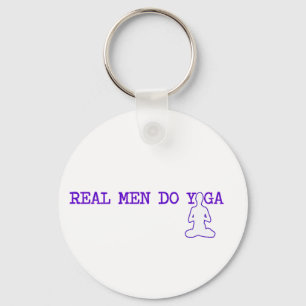 Chaveiro os homens reais fazem a ioga