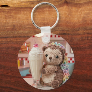 Chaveiro Ouriço Crochê e Milkshake no Diner Retrô