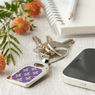 Chaveiro Padrão Flor de Lis, Creme Real Francês no Roxo