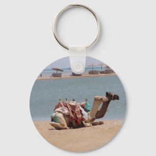Chaveiro Par De Camelos Tradicionais Sentados Na Praia.
