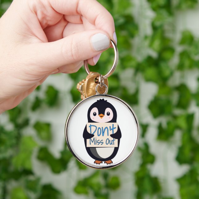 Chaveiro Penguin with Motivational Sign - Don't Miss Out (Mão)