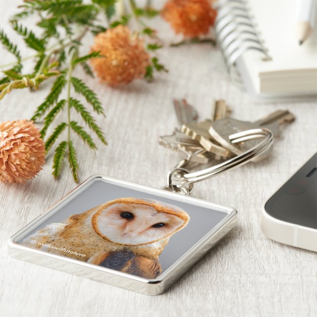 Chaveiro Perfil Vignetado de um Serene Barn Owl (Lateral)