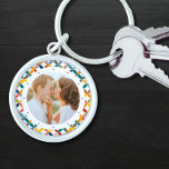 Chaveiro Personalizado Personalizado com Cor Moderna de Fot<br><div class="desc">O Chaveiro personalizado Colorido Personalizado de Foto Moderno apresenta um padrão geométrico colorido e moderno com sua foto favorita no centro. DICA DA FOTO: centralize sua foto antes de carregá-la no Zazzle. Perfeito como presente para mãe,  pai,  avós,  amigos,  família e muito mais. Projetado pelo Evco Studio www.zazzle.com/store/evcostudio</div>