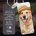 Chaveiro Pet Memorial Simpatia Poem Pet Perde Cão Keepsaac<br><div class="desc">Celebre o seu melhor amigo com um chaveiro personalizado de memorial para cães de estimação. Este é o presente perfeito para você, família ou amigos para honrar aqueles que amam. Esperamos que sua chaveiro de fotos traga alegria, paz e memórias felizes. Chaveiro é de dois lados, uma citação lateral "...</div>