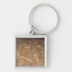 Chaveiro Petroglyph cinzelado que descreve figuras