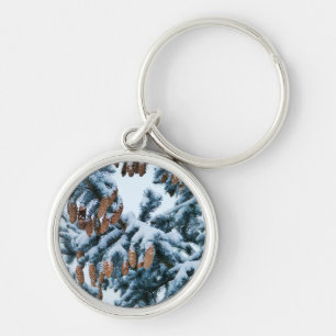 Chaveiro Pine Boughs e Cones coberto pela neve