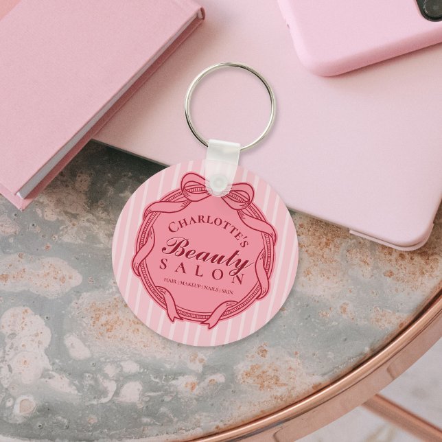 Chaveiro Pingente de Salão de Beleza com Arco Ornado Rosa (Pink Ornate Bow Frame Beauty Salon Keychain)