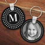 Chaveiro Ponto radial retrorreflector inicial do monograma<br><div class="desc">Tecla com dentro inicial de monograma,  borda radial retrô branca em fundo preto e foto personalizada no verso.</div>