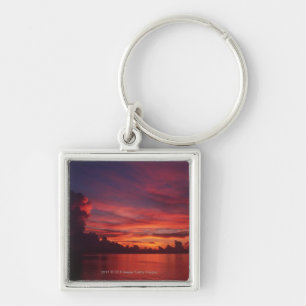 Chaveiro Por do sol no mar com nuvens escuras