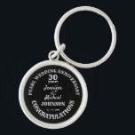 Chaveiro presente de 30 Casamento de Aniversário. Nome/data<br><div class="desc">Presente de aniversário,  seja casamento,  aposentadoria,  formatura,  vinda da idade ou noivado,  o texto é totalmente editável para se adequar à sua ocasião. Qualquer aniversário pode ser acrescentado a esta chaveiro comemorativa.</div>