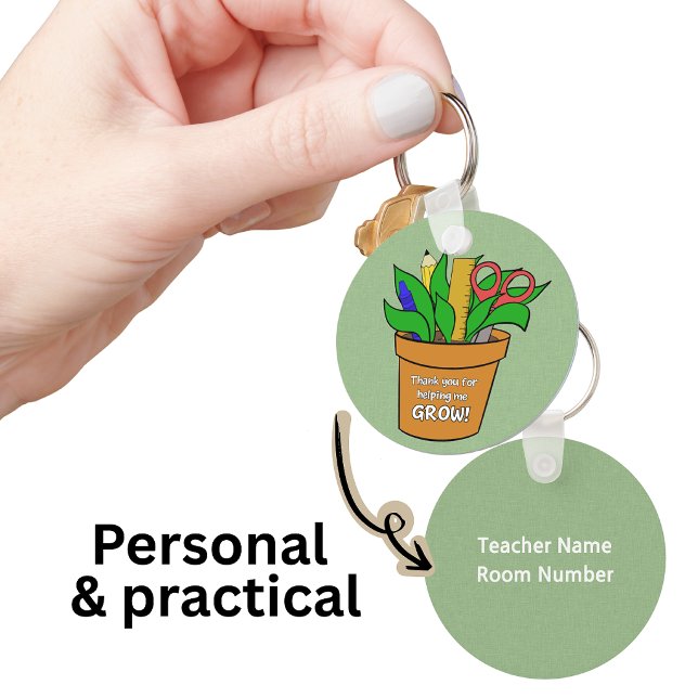 Chaveiro Presente de Professor Me Ajuda a Crescer Metal (A personal keychain with their name, room number and reminder of the important work they do!)