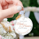 Chaveiro Presente madrinha de casamento de Casamento de Cor<br><div class="desc">Estas chaveiros são projetadas para oferecer como favores à Madrinha de casamento na sua festa de casamento. Eles apresentam um design simples, mas elegante, com fundo branco, terracota ou laranja e cinza coral, e uma borda floral de folha fina prateada. Uma maneira perfeita de obrigado da sua Madrinha de casamento...</div>
