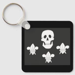 CHAVEIRO PULA DE JOLLY ROGER E BANDEIRA DE TRÊS MENTIRAS