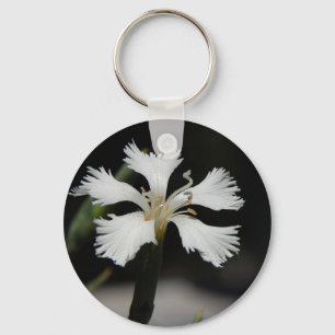 Chaveiro pulseira de flores brancas