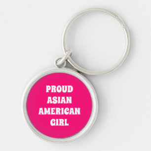 Chaveiro Rapariga Asiática Orgulhosa, branca rosa quente