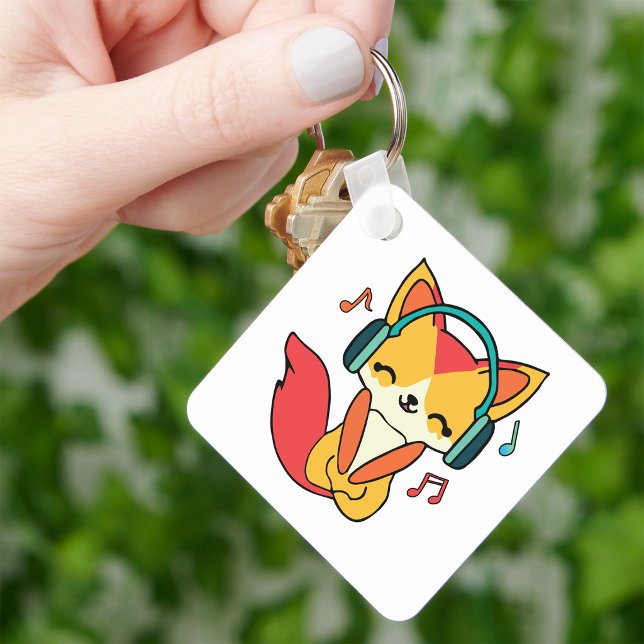 Chaveiro Raposa feliz com fones de ouvido ouvindo música. (Happy fox with headphones listening to music. keychain)