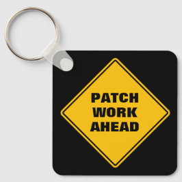 Chaveiro Registro de patch amarelo na frente da estrada per