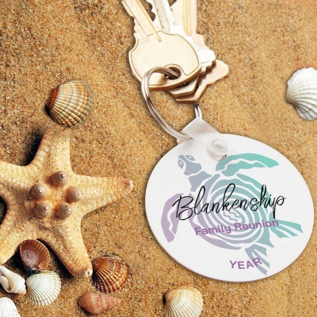 Chaveiro Reunião Familiar Pastel Tartaruga Tribal (Keep memories fresh throughout the year with this personalized tropical family reunion  keychain. )