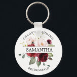 Chaveiro Rustic Chic Burgundy Red Blush Rosa Personalizado<br><div class="desc">As rosas vermelhas e rosadas rosas roxas, rosas, arroxeadas, são rodeadas por folhas e vinhas verdes. O nome da madrinha divide os rosas ao meio. O nome e o casamento da noiva estão escritos em texto curvo acima da dama de rosas está escrito em texto curvo abaixo. Este chaveiro faz...</div>
