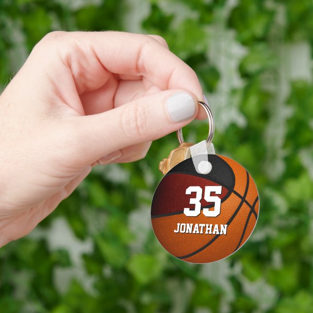 Chaveiro seleção de basquetebol negro maroon (Mão)