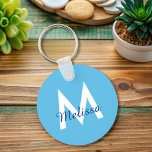 Chaveiro Simples Blue Teal Moderna Monograma<br><div class="desc">Esta elegante cadeia de teclas apresenta uma estética limpa e contemporânea com um vibrante esquema de cor azul-lacrimejante. Personalize-o com seu monograma para adicionar um toque de individualidade às suas necessidades diárias. Perfeito para manter suas teclas organizadas e facilmente identificáveis, esta cadeia de teclas de monograma chic combina estilo e...</div>