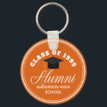 Chaveiro Sindicato de Segundo grau Alumni Laranja Personali<br><div class="desc">Uma festa de reunião de classe personalizada favorece um presente em laranja e branco para um segundo grau,  faculdade ou universidade. Personalize com seu nome de escola e sua classe de graduação sob a elegante caligrafia para um excelente de chaveiro de alunos personalizados para .</div>