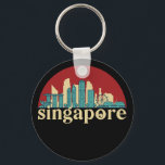 Chaveiro Singapura Vintage City Skyline Cityscape Art<br><div class="desc">Design com lindas linhas do horizonte, atração turística e arte de paisagem urbana, arranha-céu Legal e ilustração da silhueta de construção para turistas e viajantes. Perfeito como lembrança para trazer de volta para casa quando viaja pelo mundo. Guarde a memória do seu viagem e as suas férias com a família...</div>