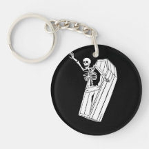 Skeleton saindo do caixão em um
