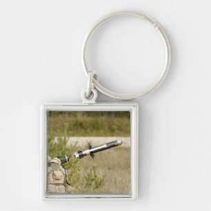 Chaveiro soldados que ateiam fogo a um dardo FGM-148