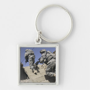 Chaveiro Soldados que funcionam acima a escadaria de uma