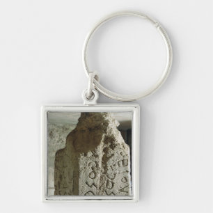 Chaveiro Stele com o texto de uma lei sagrado