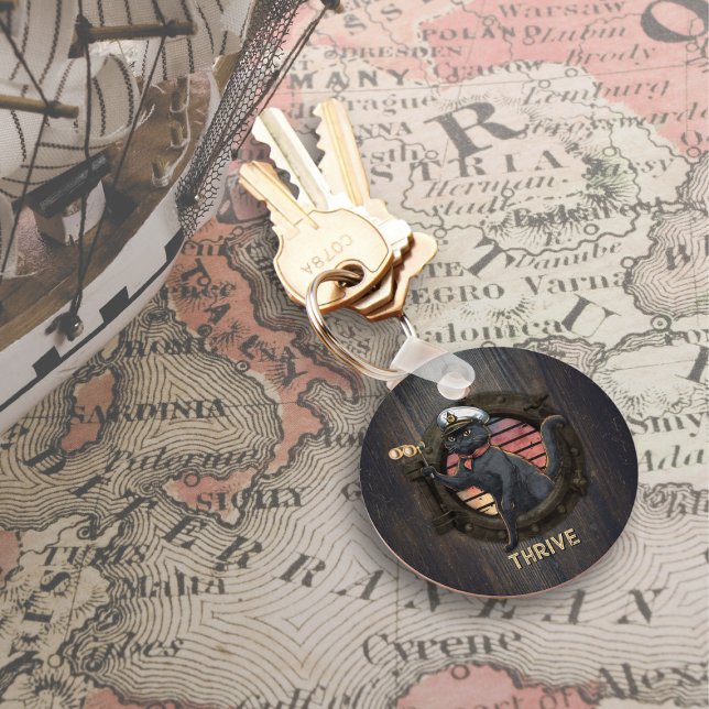 Chaveiro Sunset de Gato Negro: Uma Viagem para Prosperar (Black Cat Sunset: A Voyage to THRIVE Round Keychain)